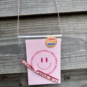Avondvierdaagse traktatie | Smiley kaart en stoffen armbandje