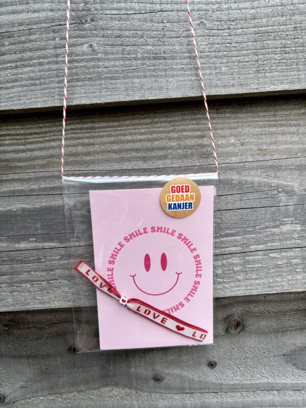 Avondvierdaagse traktatie | Smiley kaart en stoffen armbandje