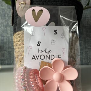 Haarklem bloem roze - 4 draai elastiekjes - kaart heerlijk avondje is gekomen