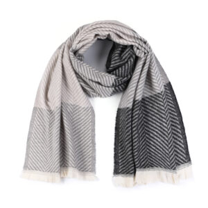 Wintersjaal met ruiten en visgraat motief grijs zwart