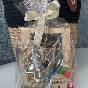 Kerstattentie - Fijne Feestdagen thee - kerstboom theezeefje - theeglas - chocolade