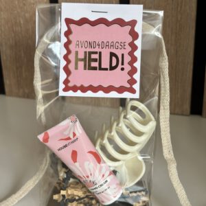 Avondvierdaagse traktatie haarklem en handcrème