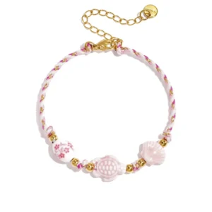 Kralenarmband met touwmotief roze schildpad en schelp kralen