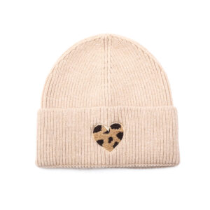 Beige wintermuts met panter hartje